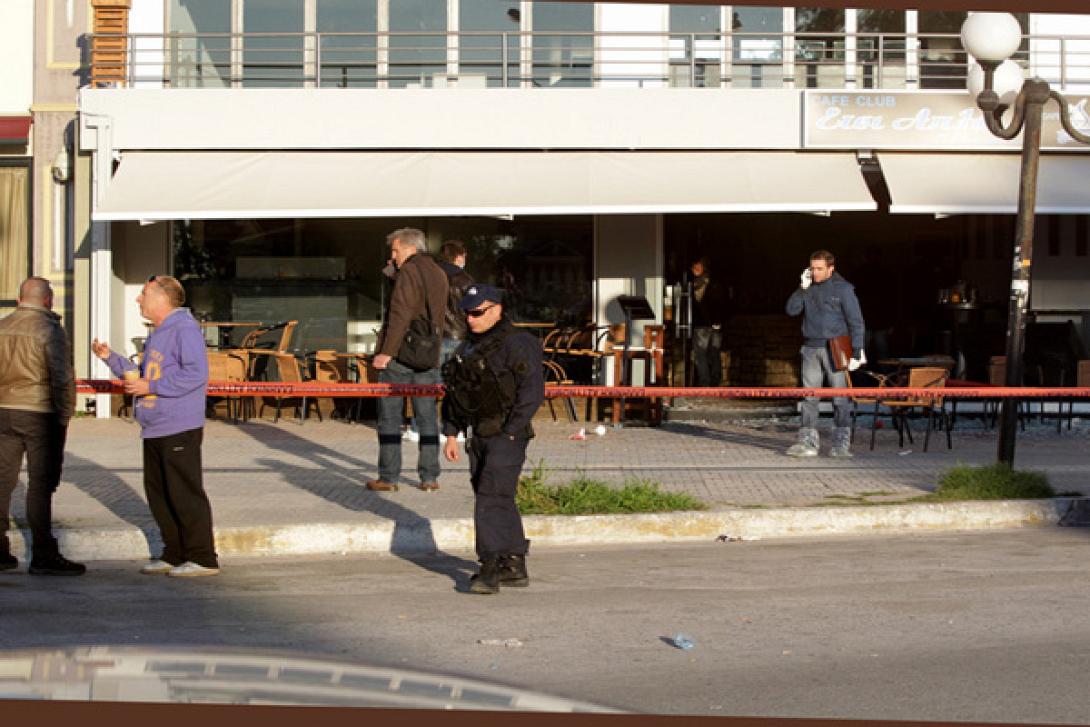 Μικρολίμανο: Η κάμερα κατέγραψε το μακελάρη με το καλάσνικοφ στο χέρι (βίντεο)