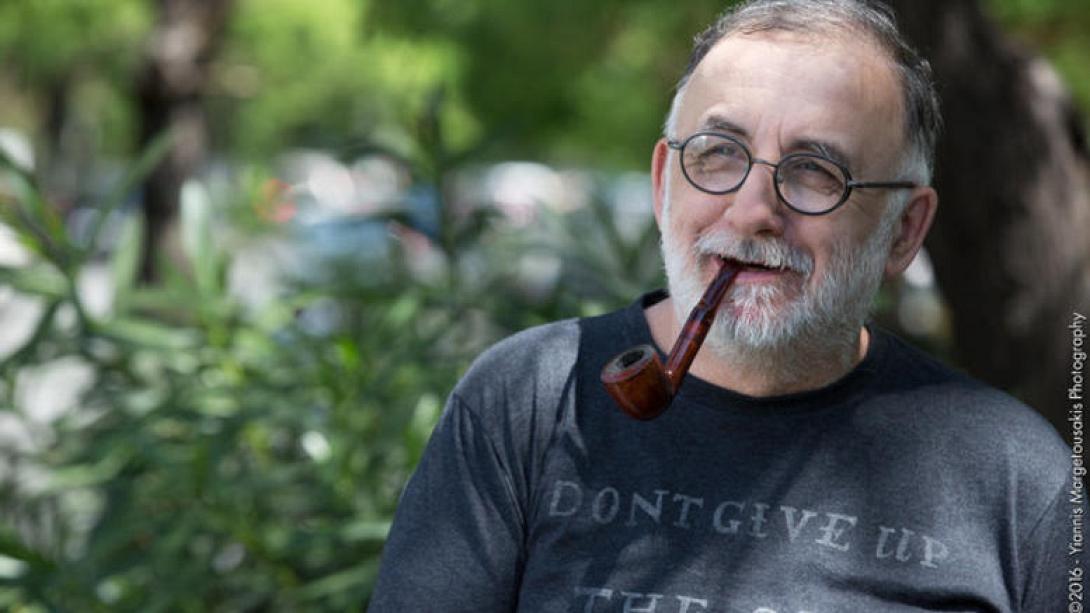 Θάνος Μικρούτσικος