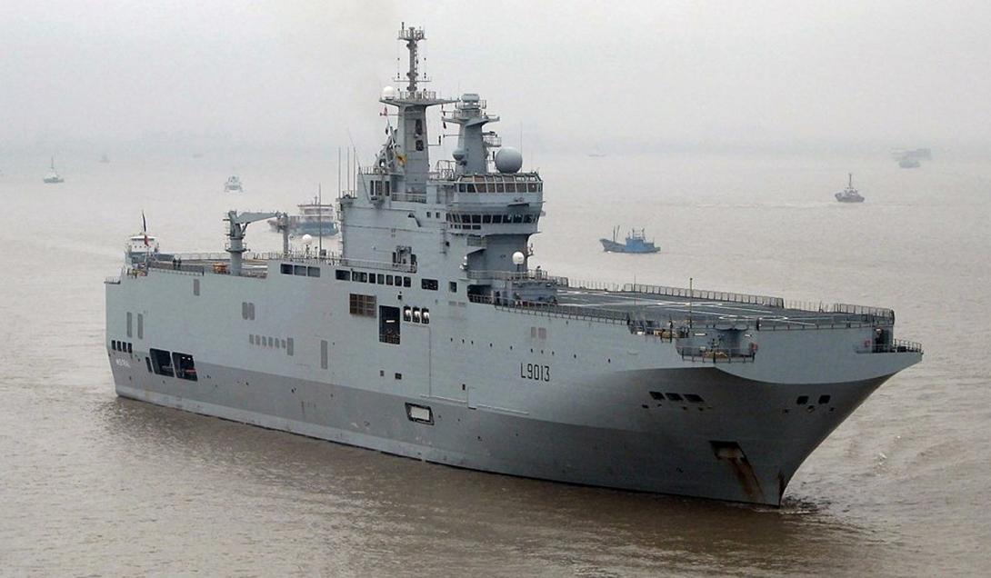 Ελικοπτεροφόρο παραλαμβάνει η Ρωσία από τη Γαλλία