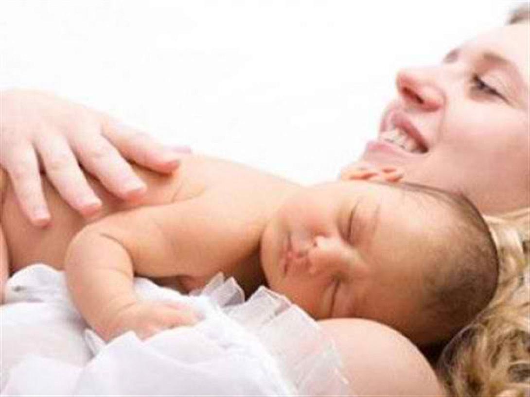 Κόβονται οικογενειακά επιδόματα και επιδόματα μητρότητας