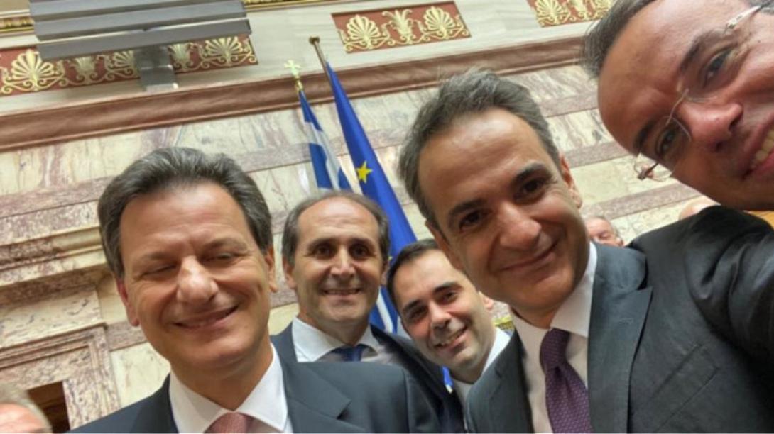 Η selfie του Μητσοτάκη με τους υπουργούς