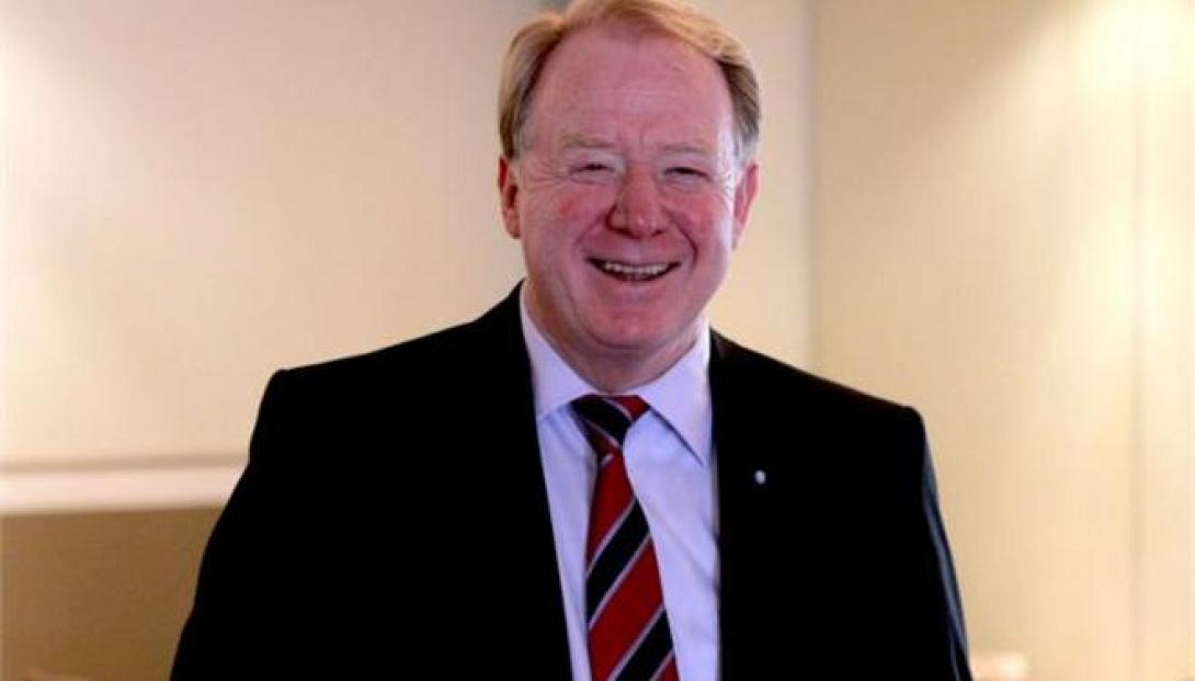 Μίχελμπαχ:μερική επιστροφή της Ελλάδας στις διεθνείς αγορές το 2014 δεν είναι ρεαλιστική. 