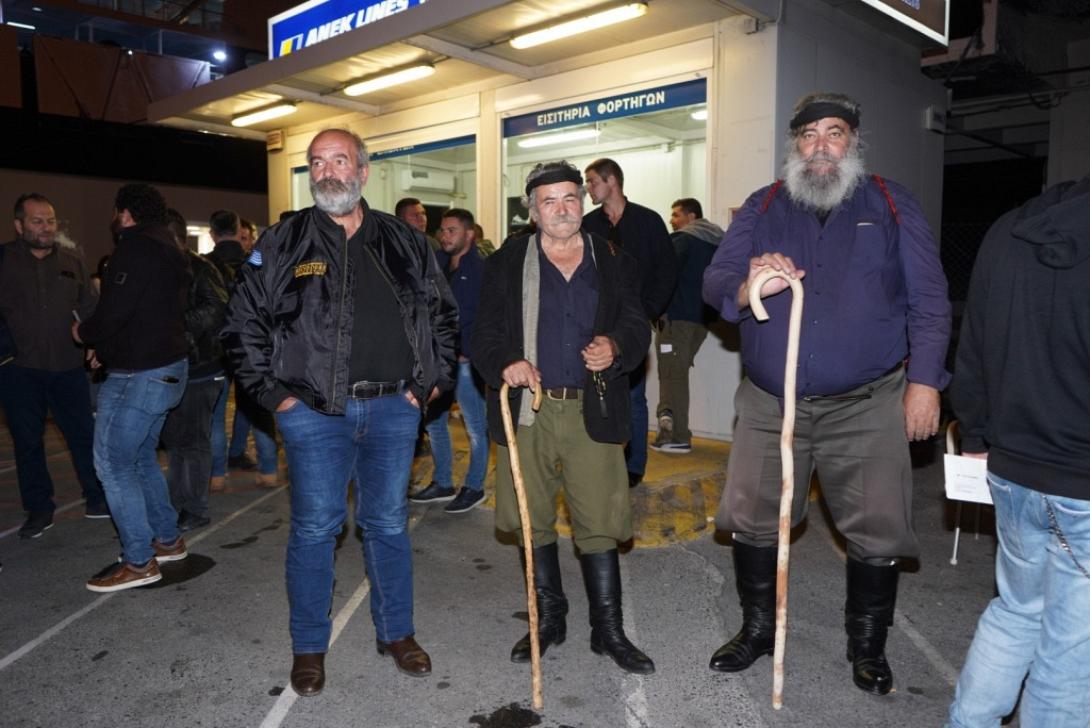 Αγρότες και κτηνοτρόφοι θα πραγματοποιήσουν συγκέντρωση στο υπουργείο Αγροτικής Ανάπτυξης.