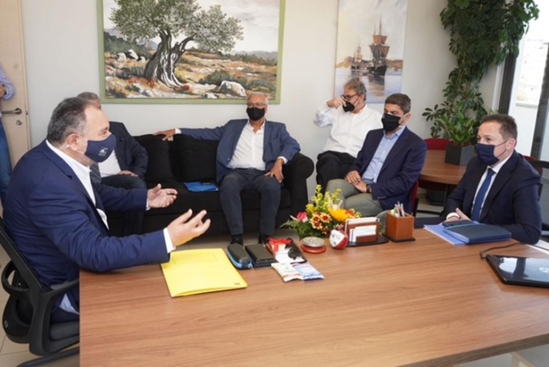 Ο κ. Πέτσας ανέφερε ότι όποια αρμοδιότητα μεταφέρεται προς τους ΟΤΑ, θα πρέπει να συνοδεύεται από αντίστοιχη μεταφορά πόρων.