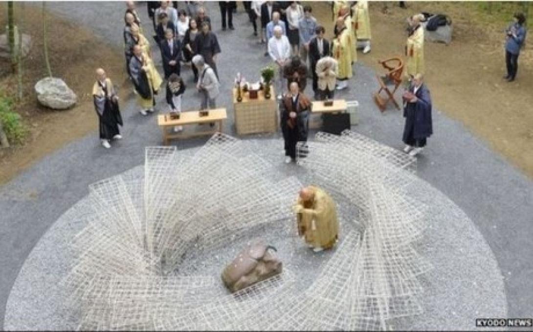 μνημειο εντομα