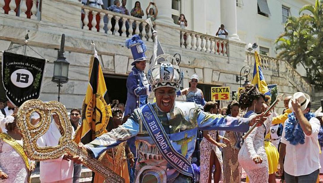 Ο «βασιλιάς» Μόμο κήρυξε την έναρξη του καρναβαλιού στο Ρίο (βίντεο)