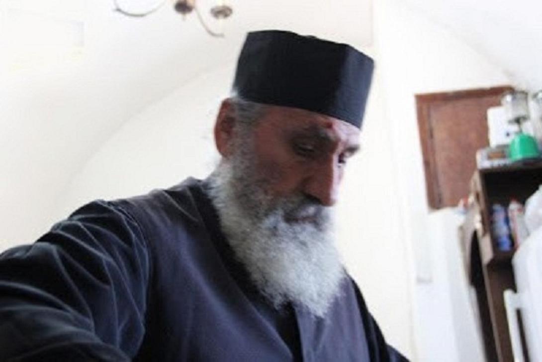 Ιερά Μονή Τοπλού: Ένα καλωσόρισμα και μία κουβέντα με τον ηγούμενο 