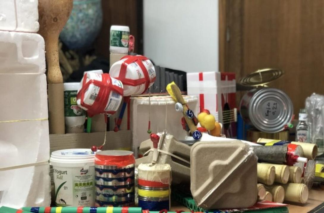 μουσικα όργανα απο σκουπίδια