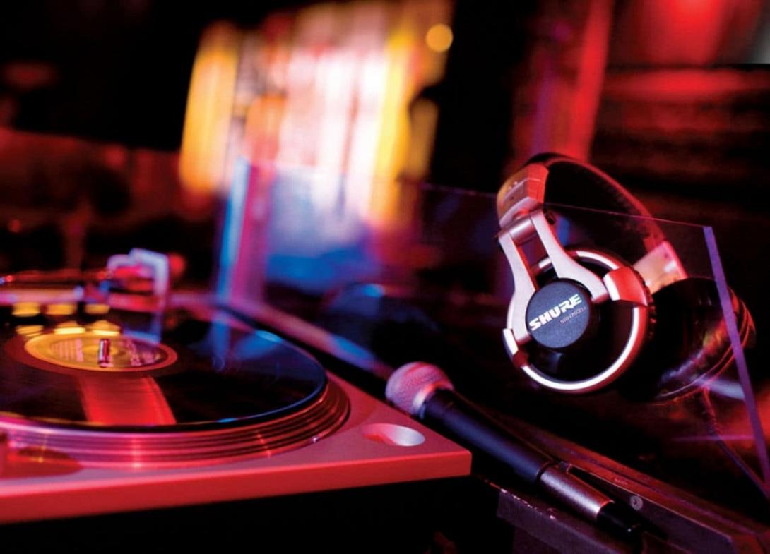 μουσική σε καφετέρια