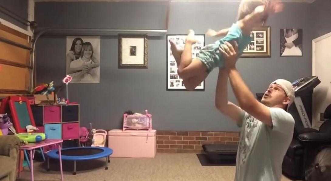 Όταν ο μπαμπάς κλέβει την "παράσταση" από ... τη κόρη του (video)