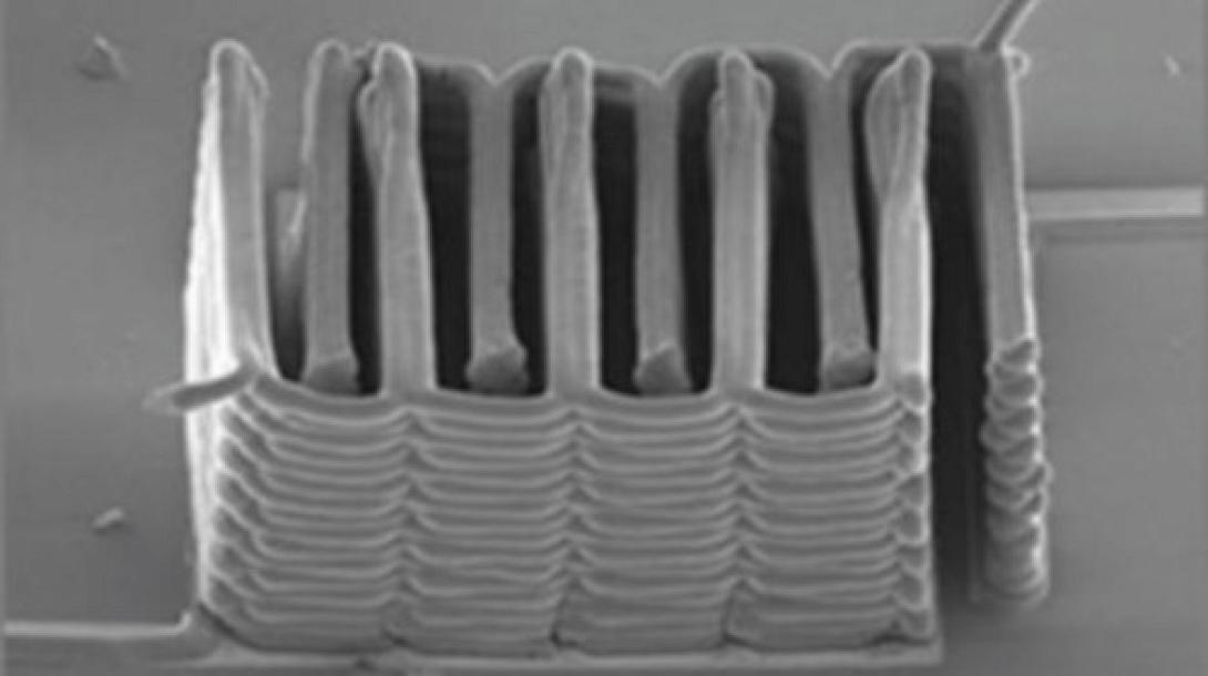 Εκτυπώνοντας επαναφορτιζόμενες μπαταρίες και συσκευές που εμείς σχεδιάσαμε.