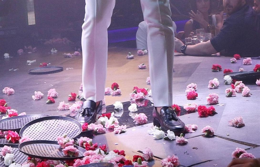 μπουζούκια λουλούδια