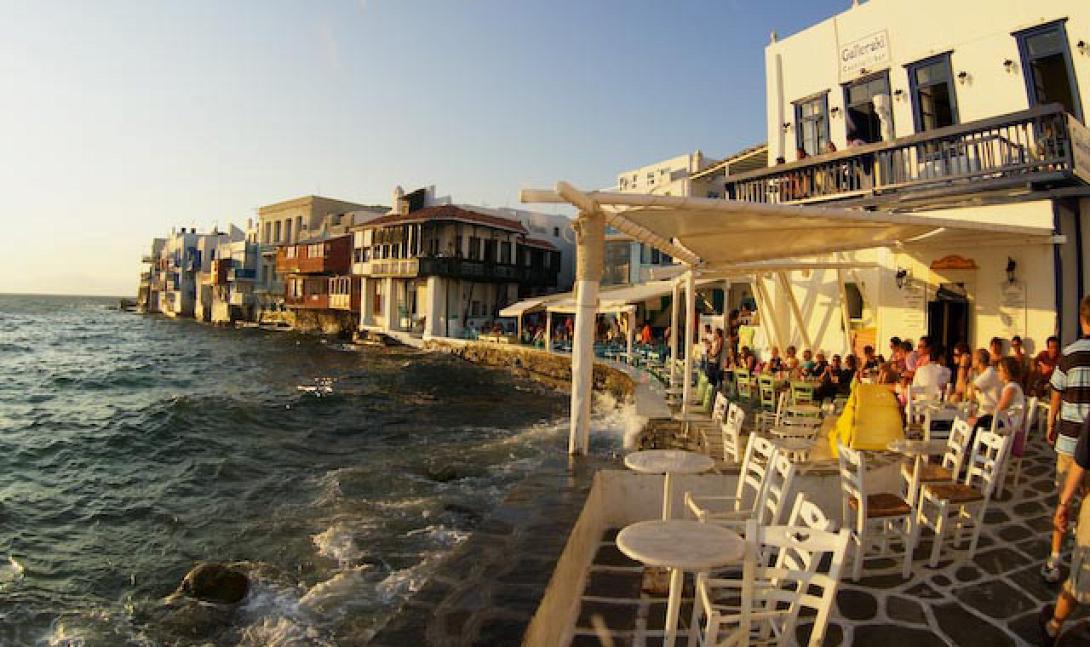 Υποψήφιος δήμαρχος στη Μύκονο μοιράζει δωροεπιταγές για κρέας