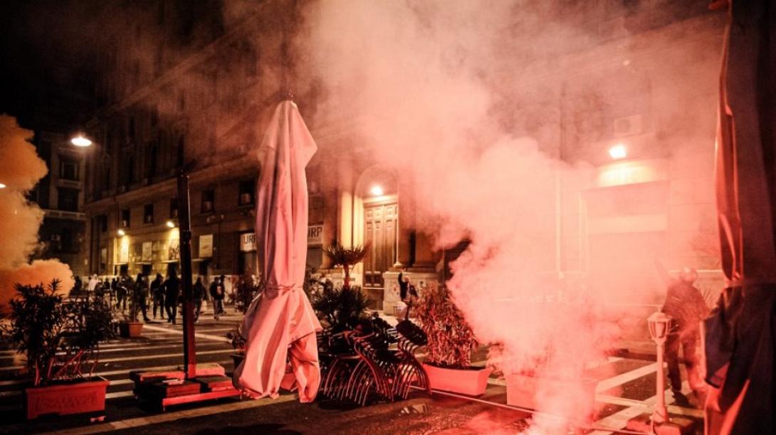 επεισοδια Ναπολη