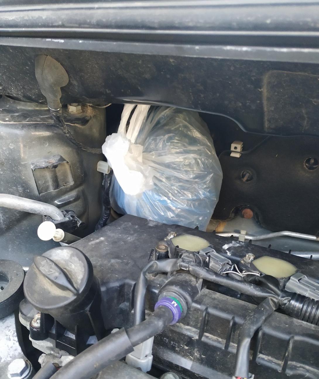 ναρκωτικά στη μηχανή του αυτοκινήτου