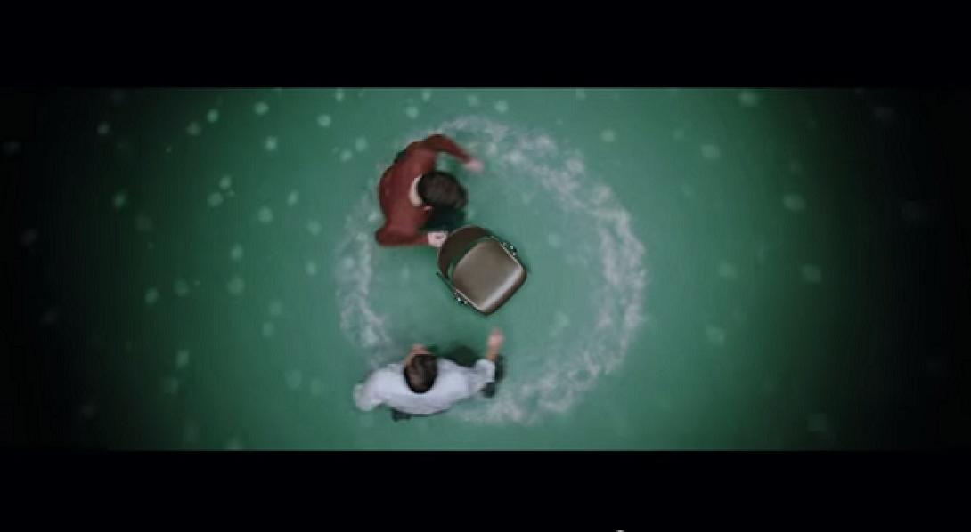 Με... συρτάκι και αντιδράσεις η νέα διαφήμιση βρετανικής τράπεζας (βίντεο)