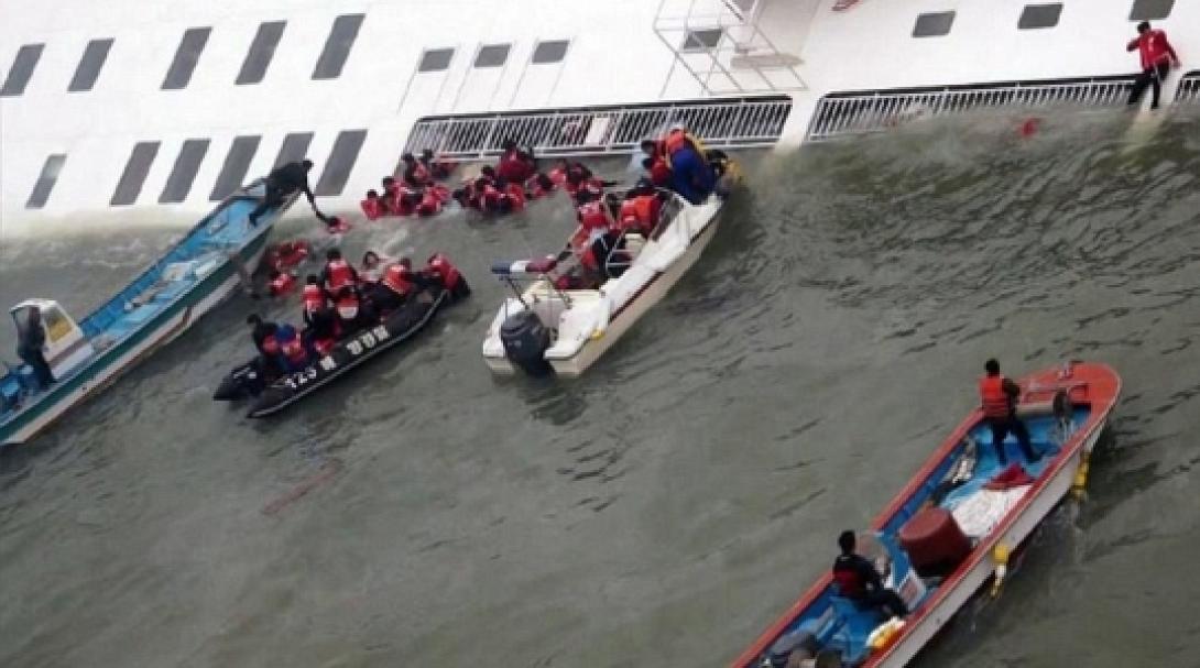 Πορεία διαμαρτυρίας απο τους γονείς των μαθητών του ναυαγίου στη Κορέα