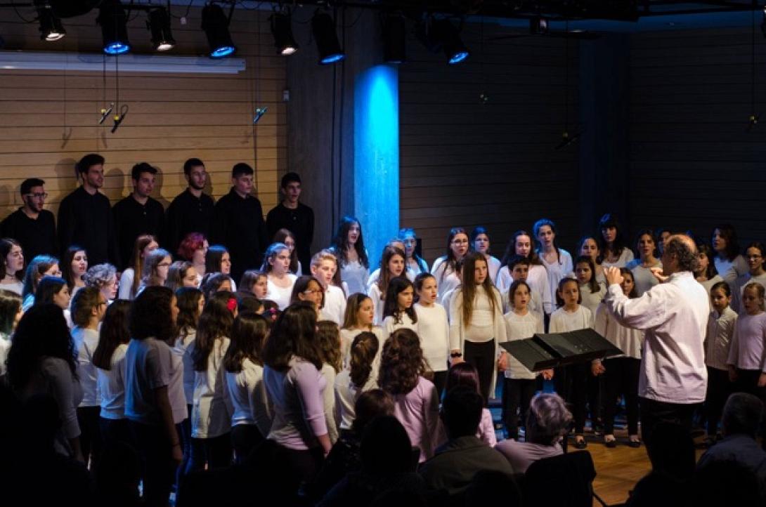 νεανική χορωδία