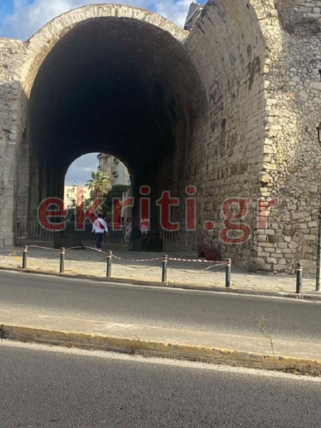 Στα νεώρια ο κόσμος κυκλοφορεί... κανονικά