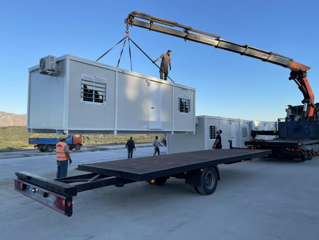 Την ερχόμενη εβδομάδα αναμένονται άλλοι 20 από τους 90 συνολικά οικίσκους που έχει υποσχεθεί ότι θα παραχωρήσει το Υπουργείο Υποδομών.