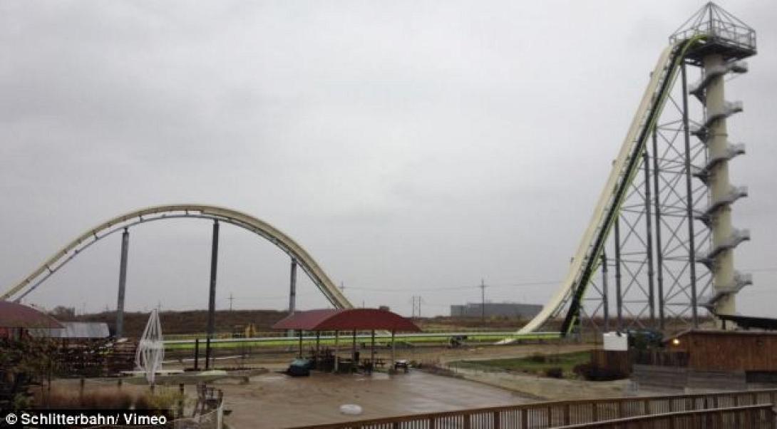 Είναι η ψηλότερη νεροτσουλήθρα του κόσμου (βίντεο)