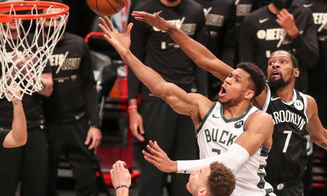 Μπακς Αντετοκουνμπο