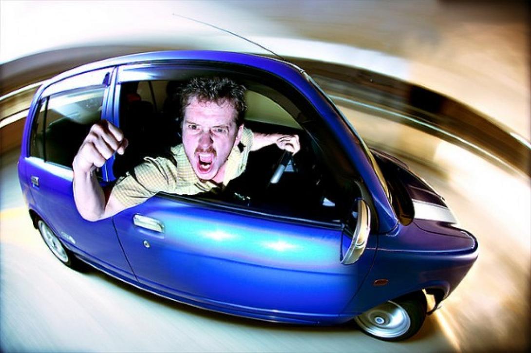 Το αυτοκίνητο που ξέρει πότε… τα «παίρνουμε στο κρανίο»