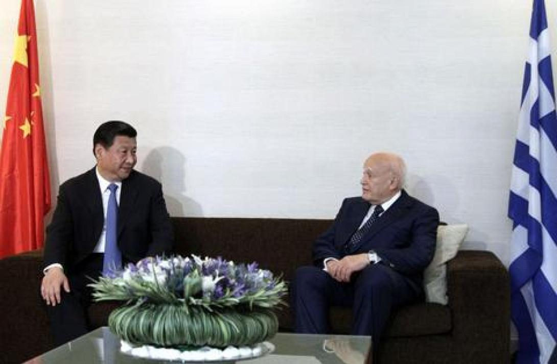 Θερμή συνομιλία Κάρολου Παπούλια με τον Κινέζο Πρόεδρο στη Ρόδο
