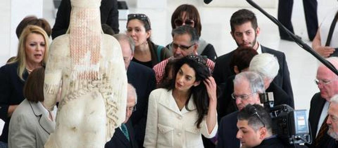 Μέσω Unesco και όχι νομικά η διεκδίκηση των μαρμάρων - Θαμπώθηκε από το μουσείο της Ακρόπολης η Αλαμουντίν