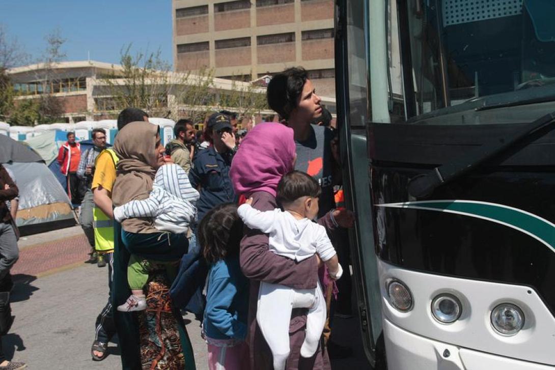 προσφυγες,λεωφορεια