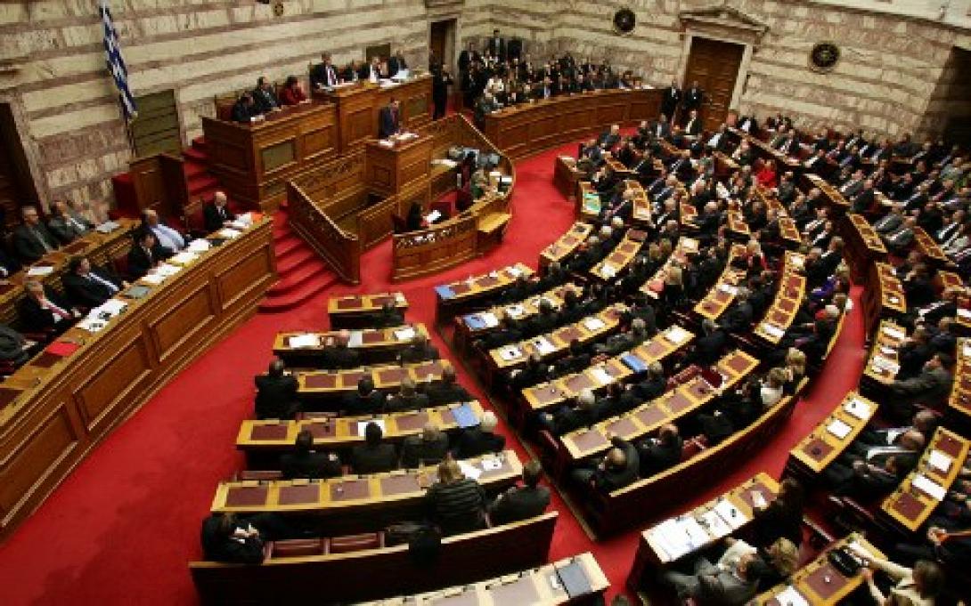 Bloomberg: «Μικρή ανάσα για τους επενδυτές η ψήφος εμπιστοσύνης» 