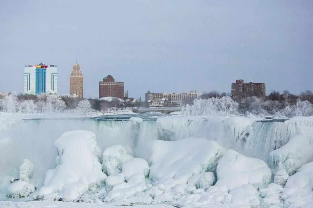 Πάγωσαν οι καταρράκτες του Νιαγάρα!