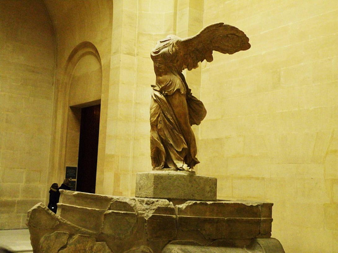 Έλληνες "βομβαρδίζουν" ιστοσελίδα του Λούβρου για τη Νίκη της Σαμοθράκης