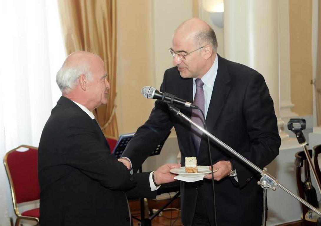 Στην κοπή πίτας των Αποστράτων ο Νίκος Δένδιας