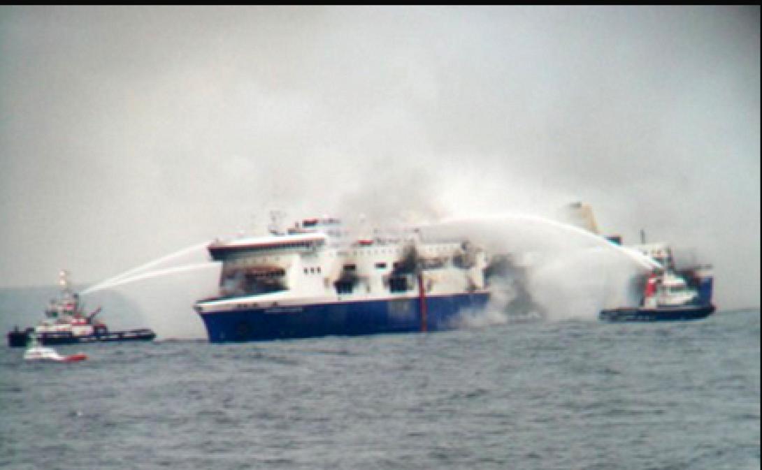 Ξεκίνησαν οι έρευνες στο καπνισμένο αμπάρι του Norman Atlantic