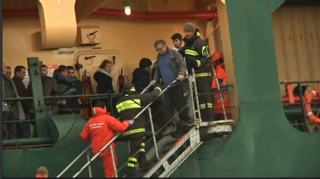 Συγκλονίζουν οι μαρτυρίες εκείνων που σώθηκαν από το φλεγόμενο πλοίο