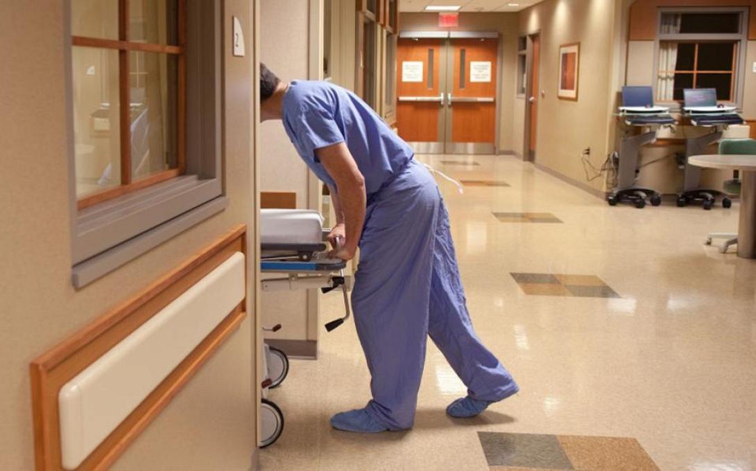 νοσηλευτής