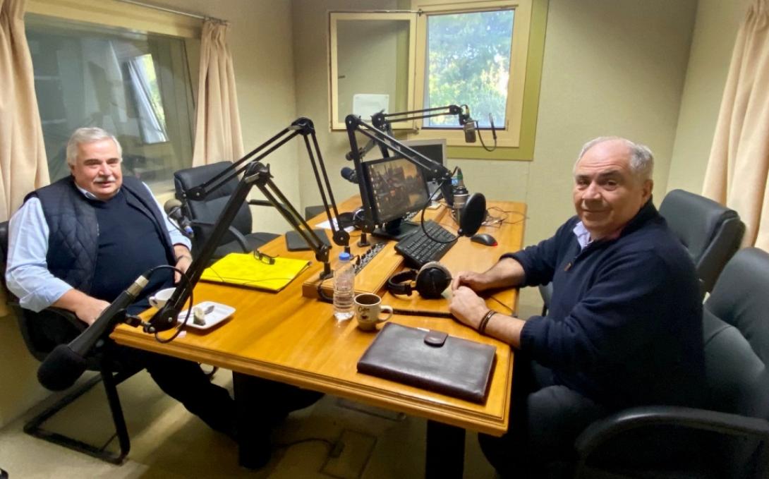 Ο Γιώργος Καραντινός στο Ράδιο Κρήτη.jpg