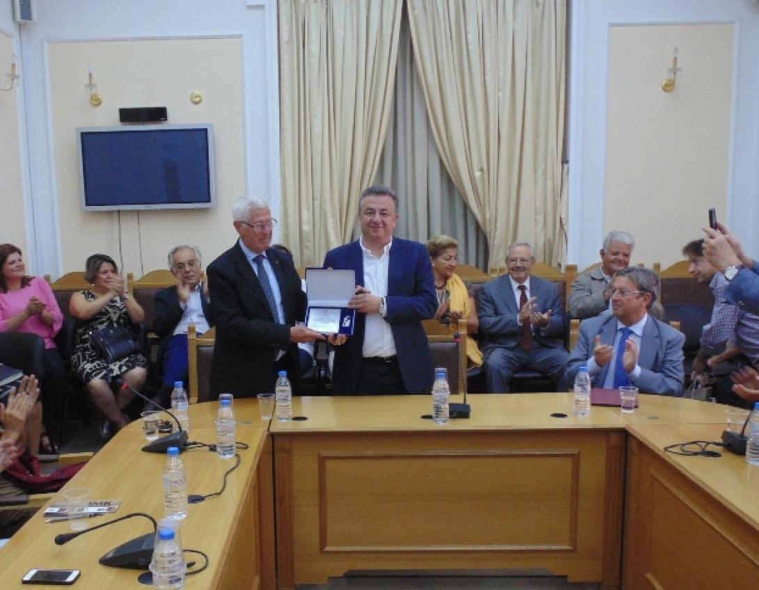 Τιμητική διάκριση στον φιλέλληνα Ε. Βόλτερ από τον Περιφερειάρχη