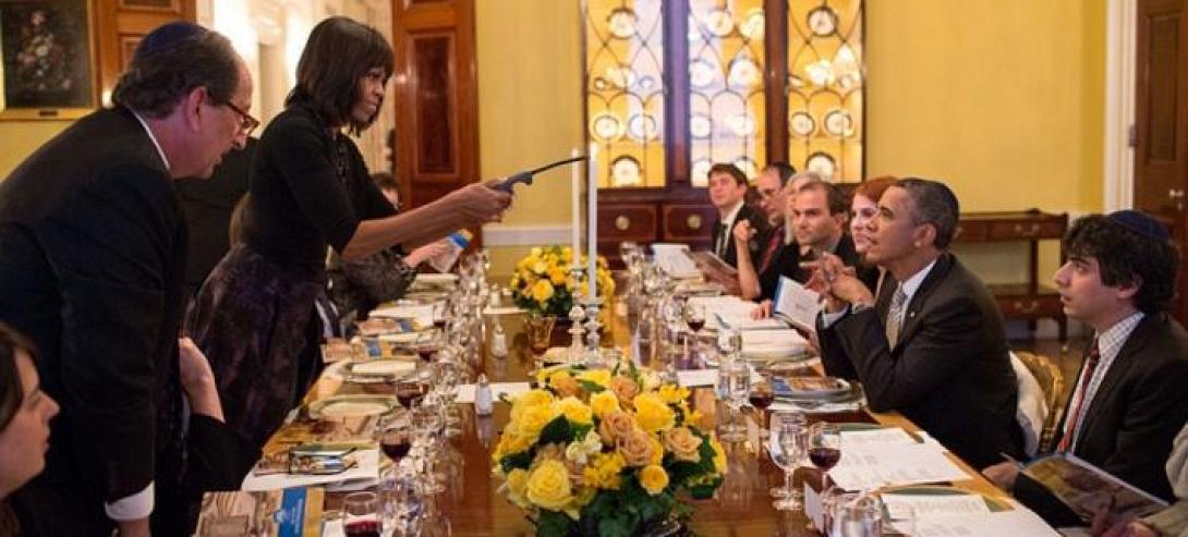 Ομπάμα σε καλεσμένους του: Μην κλέψετε τα μαχαιροπίρουνα!