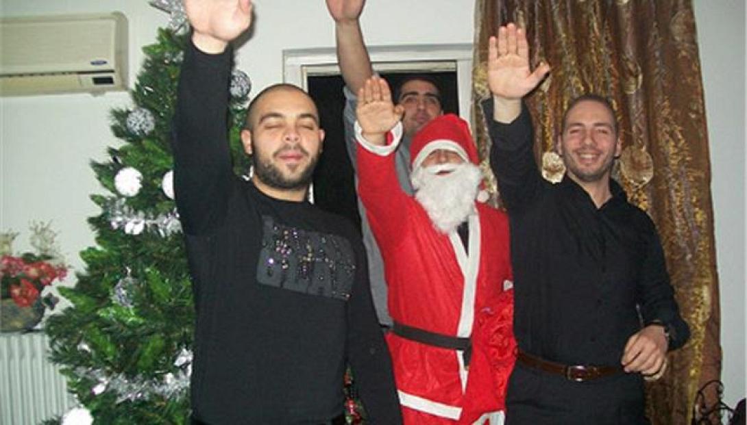 Ο αντιπρόεδρος της Βουλής απέλυσε τον οδηγό του επειδή χαιρετούσε ναζιστικά 