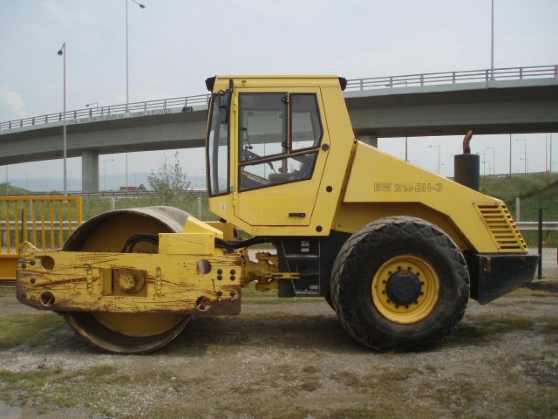 Οδοστρωτήρας έπεσε... στο δρόμο στην Εθνική Ρεθύμνου - Ηρακλείου