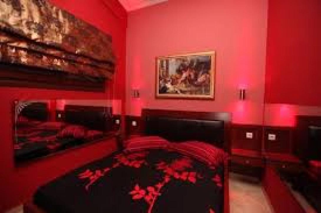 Πάτρα: Οι οίκοι ανοχής τους έβγαλαν στους δρόμους 