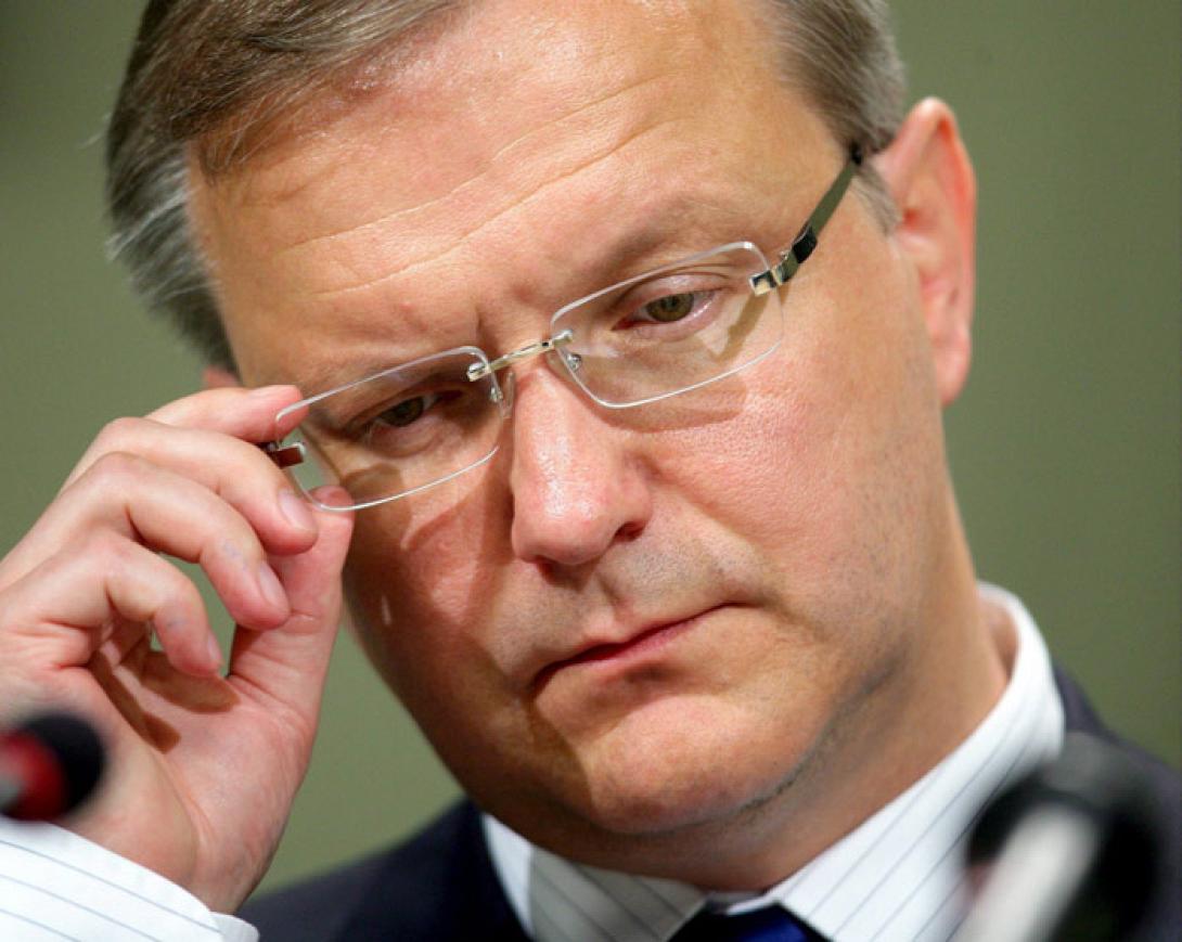 Ο Όλι Ρεν και το μπλουζάκι "Sex, drugs &amp; Public Debt"