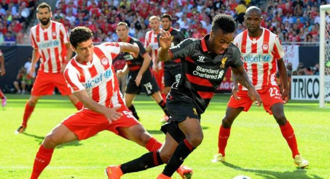 Πέταξαν μπουγάτσες οι οπαδοί του Ολυμπιακού