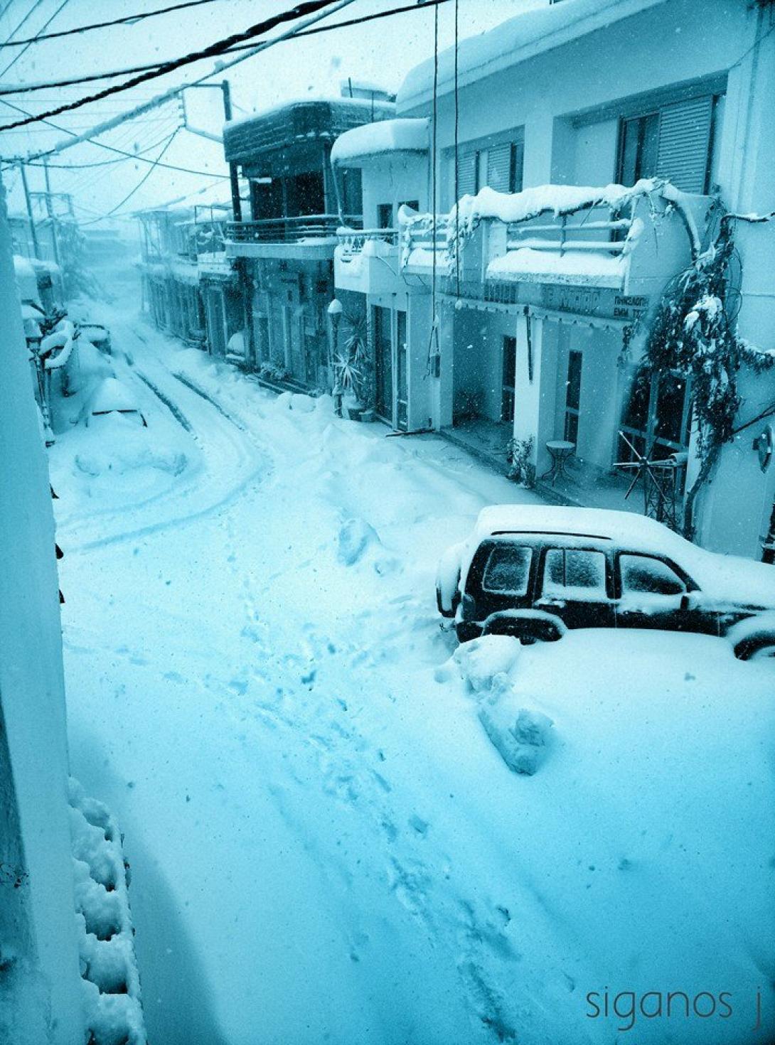 Έφτασε το ένα μέτρο (!!!) το χιόνι στο Οροπέδιο