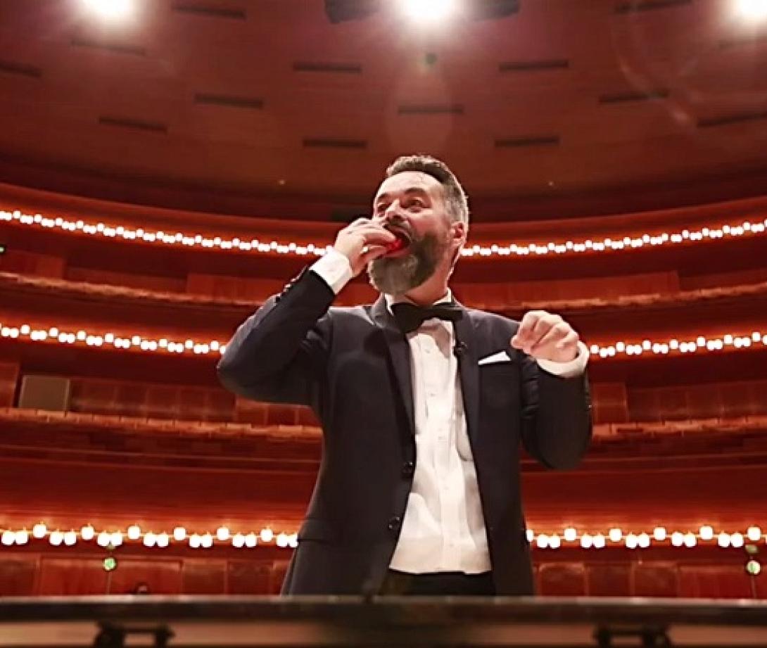 Η ορχήστρα που ... πήρε "φωτιά"(βίντεο)