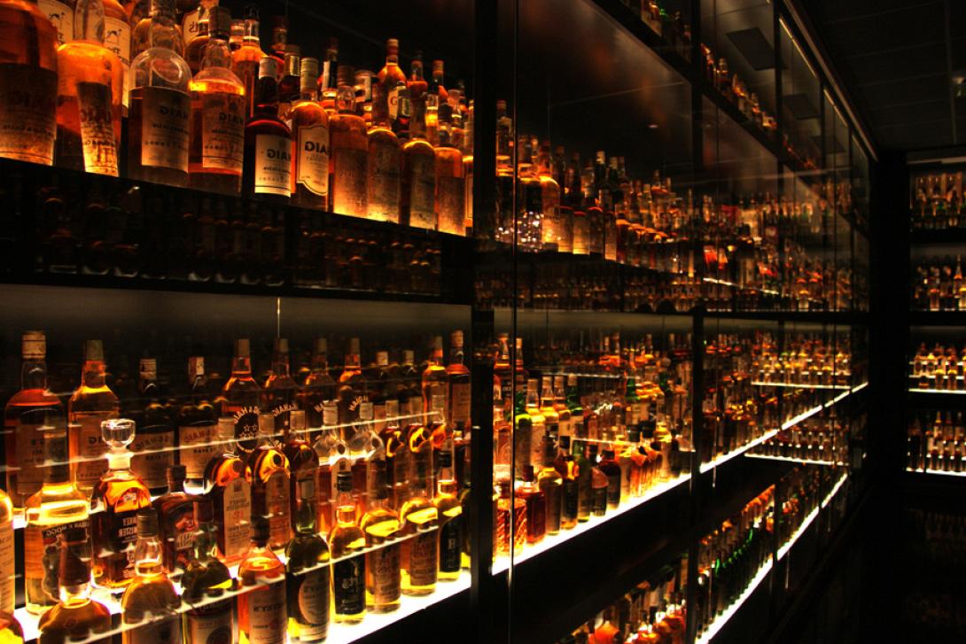 Ηράκλειο: Ανήλικοι έκλεβαν ουίσκι από σούπερ μάρκετ και μετά το πουλούσαν!