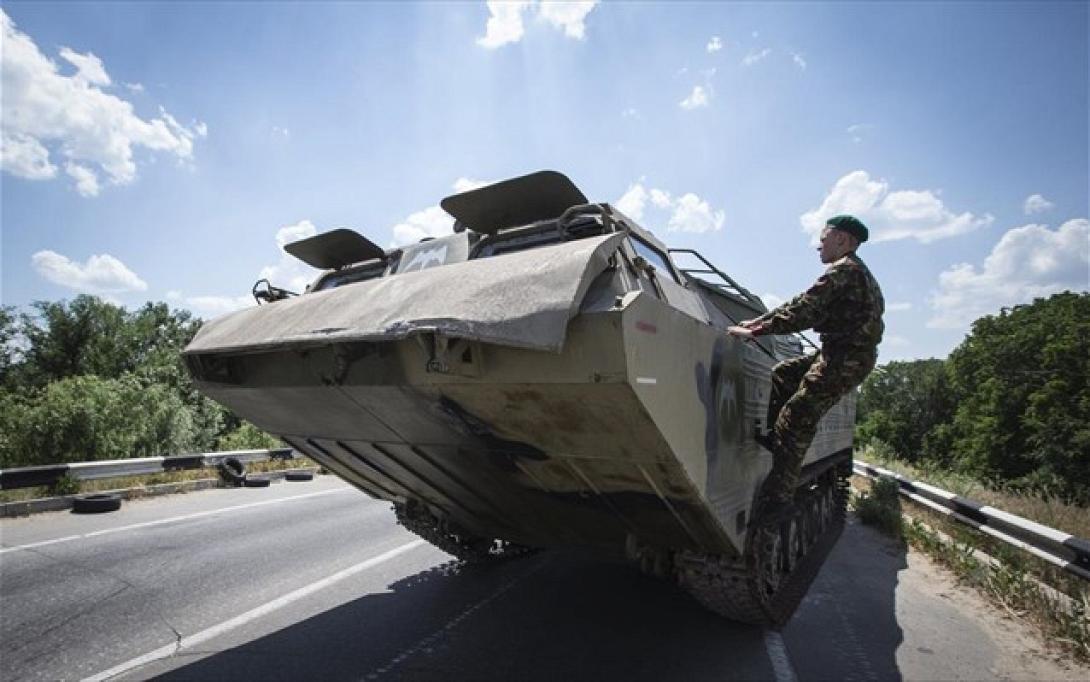 Οι Ουκρανοί καταγγέλουν μεταφορά οπλισμού από την Ρωσία