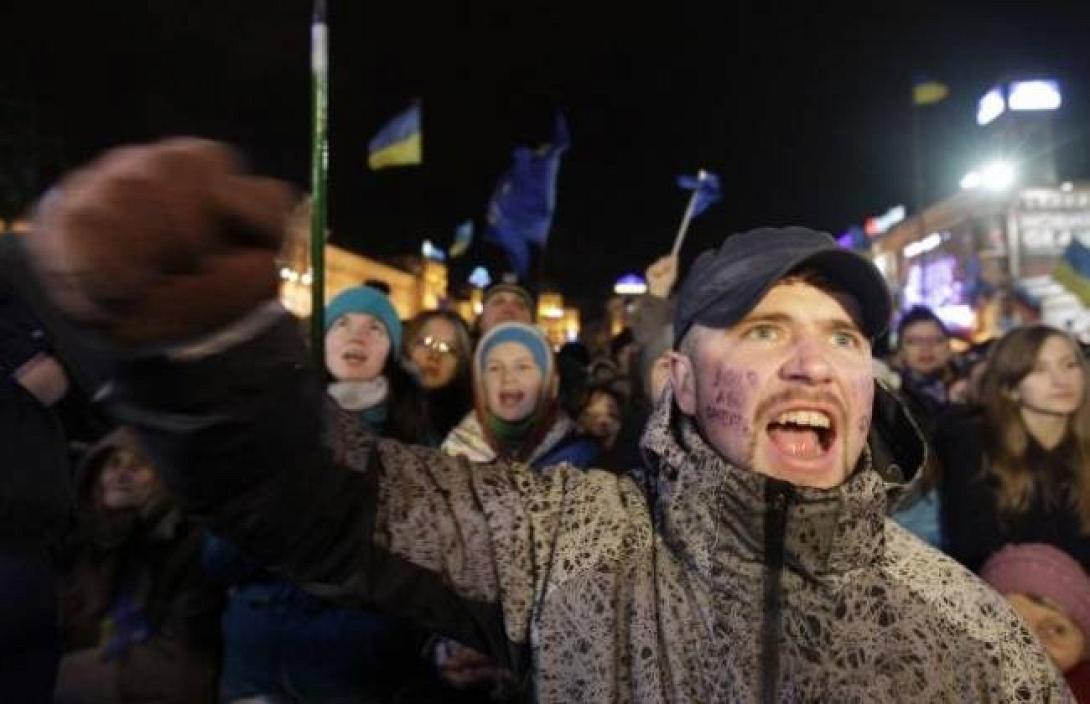 Ουκρανία: Ο στρατός καλεί τον Γιανουκόβιτς να "λάβει επειγόντως μέτρα"